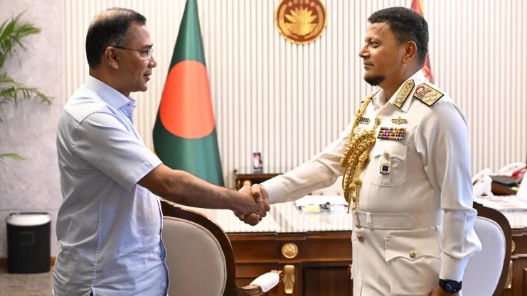 প্রধানমন্ত্রীর সঙ্গে বিদায়ী নৌবাহিনী প্রধানের সাক্ষাৎ